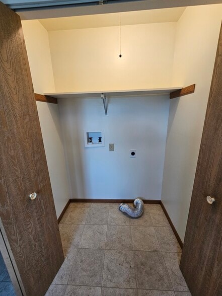 Building Photo - 158 Hillcrest Ave