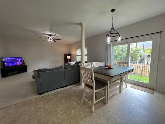 Building Photo - Impressive 4 Bedroom 3.5 Single-Family Hom...