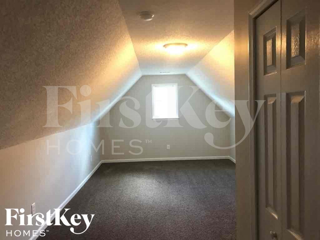 Building Photo - 8000 Burly Wood Way