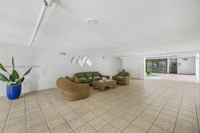 Building Photo - 18001 N Bay Rd