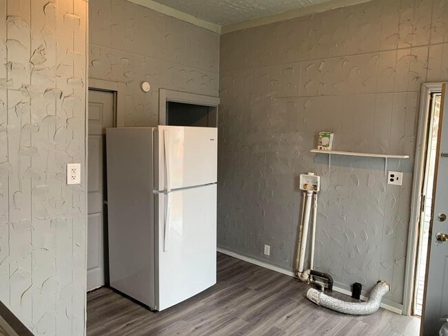 Building Photo - 1311 Harriet St