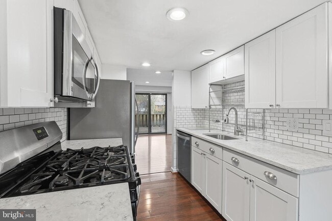 Building Photo - 5497 Endicott Ln