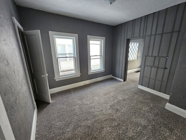 Building Photo - 2818 E 127th St