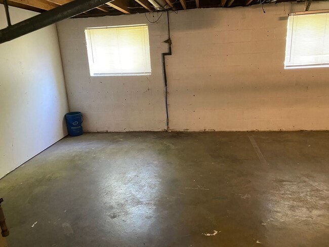 Building Photo - Three Bedroom, Large Lot, Pet Friendly,Hixson! ***Monthly rent $1900.00!***