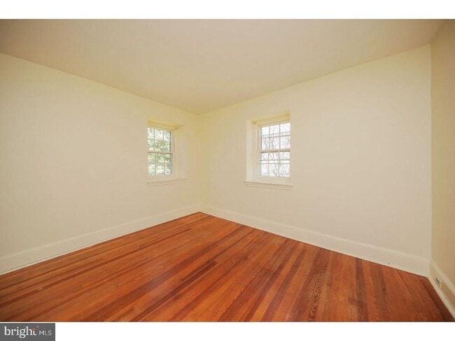 Building Photo - 17 E Willow Grove Ave