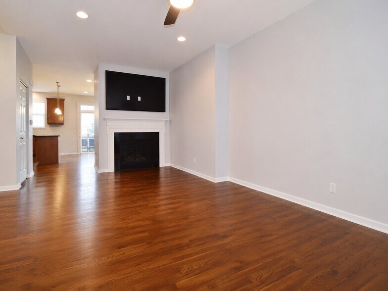 Building Photo - 1641 Dogwood Ln