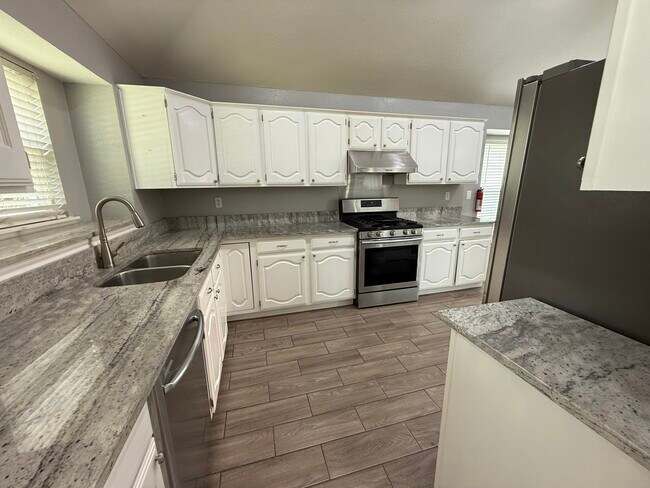 Building Photo - 7013 Jack Franzen Dr