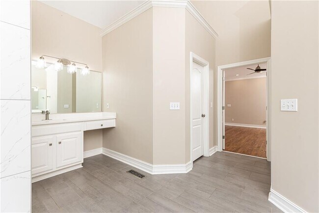 Building Photo - 9360 Nesbit Lakes Dr