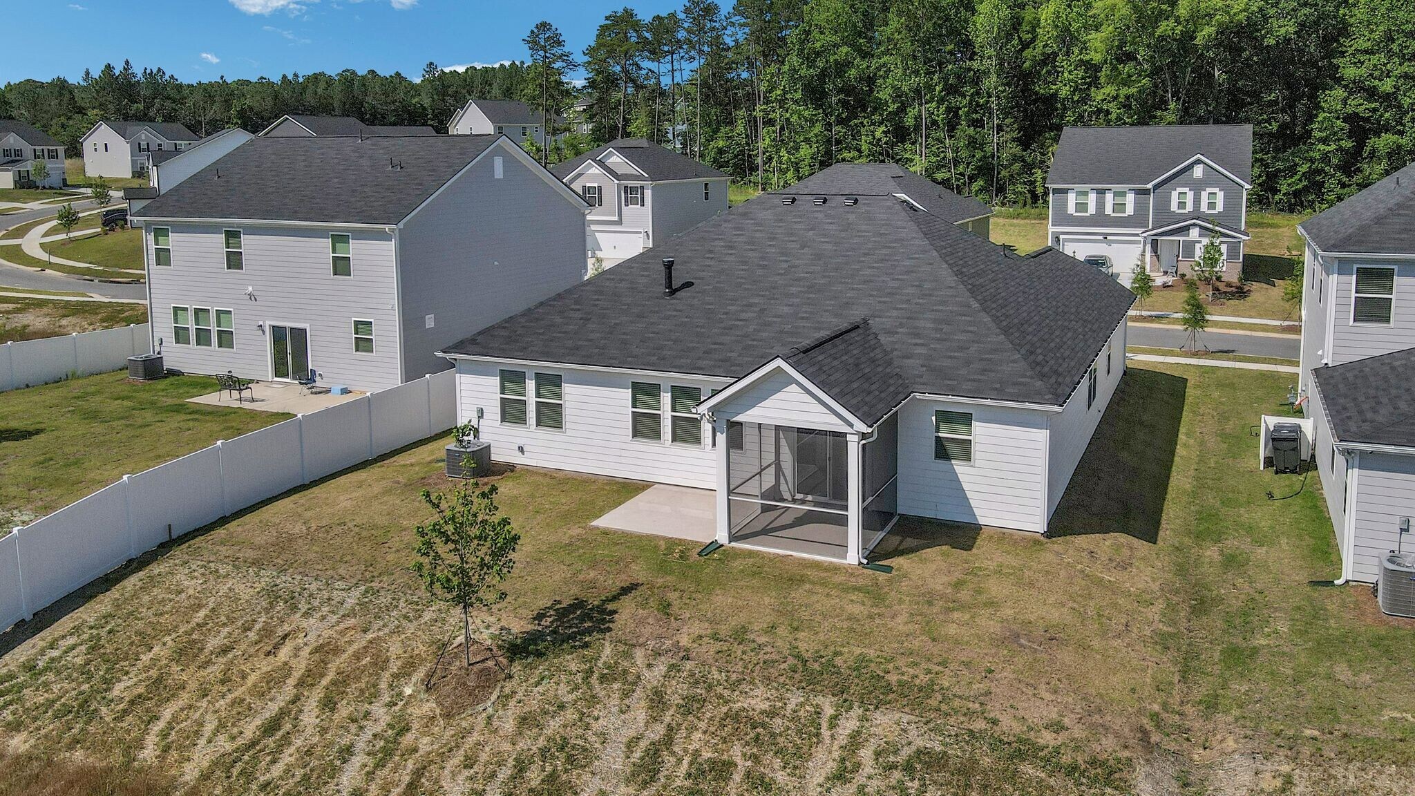 Building Photo - 12129 Rowan Hill Dr