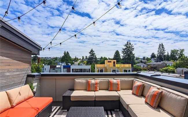 Building Photo - LUXURY WEST SEATTLE TOWNHOME FOR RENT; AVA...