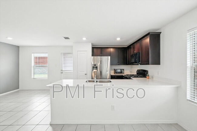 Building Photo - 1653 Bluffview Dr