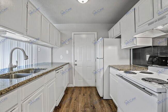 Building Photo - 2255 Nantucket Village Dr