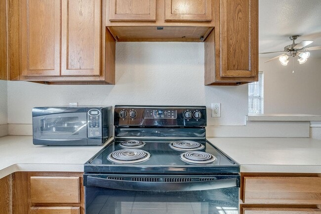 Building Photo - Half of Duplex Ready for New Tenants- 3 Bed, 2 Bath- Near the Historic Stockyards- 76164