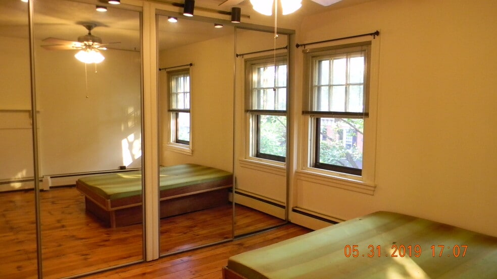 Bedroom w/ platform bed - 236 W Barnard St