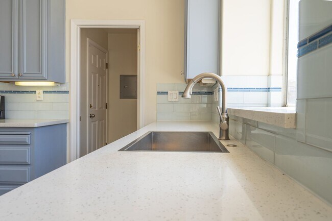 Building Photo - ***Exceptional 3BR/2.5BA Residence in Prime *** San Leandro Location