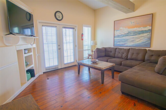 Building Photo - 3927 Mason Dr