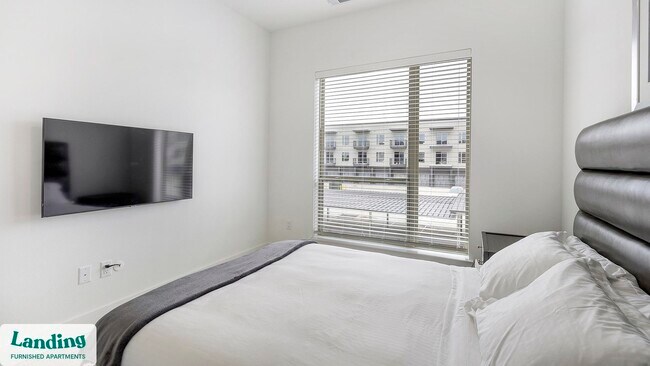 Building Photo - 650 E Sycamore St