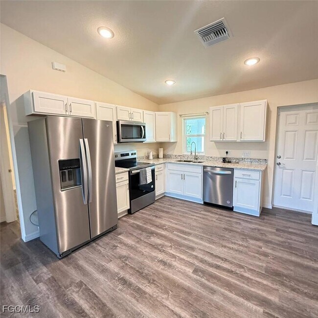 Building Photo - 575 Oakshire Ln