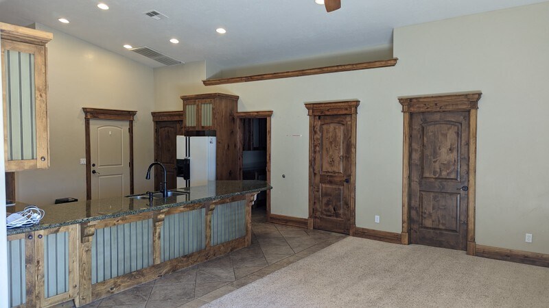 Building Photo - 695 Crystal Dr