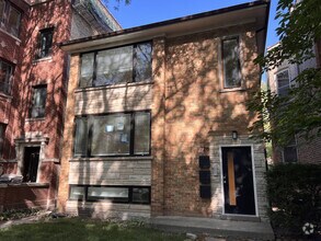 Building Photo - 1726 W Catalpa Ave
