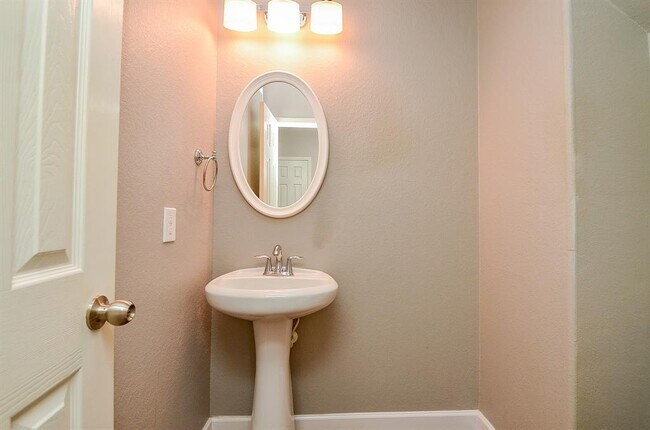 Building Photo - 25418 Lockspur Dr