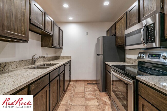 Building Photo - 2 Bedroom Condo in a Prime Location!