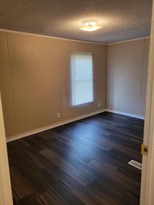 Building Photo - 511 Browns Creek Rd