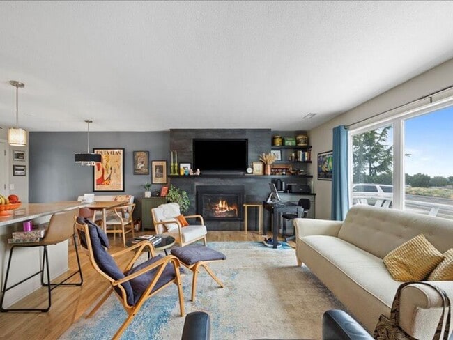 Building Photo - 3603 W Canal Dr