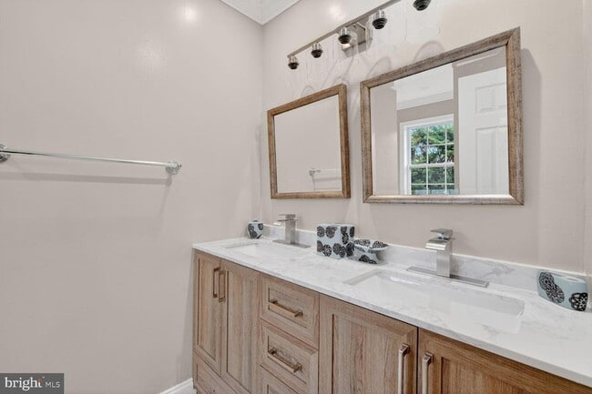 Building Photo - 9534 Braddock Rd