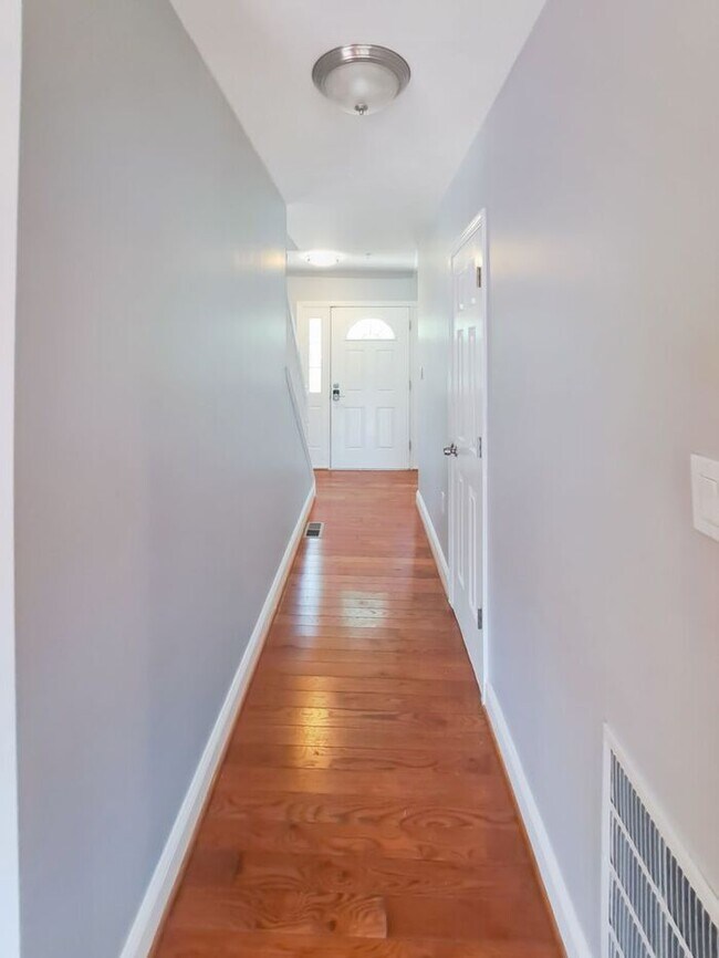 Building Photo - Amazing 4 Bedroom, 4 Bath SFH Corner Lot, ...