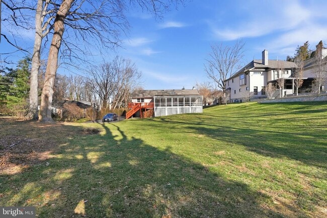 Building Photo - 7001 Arbor Ln