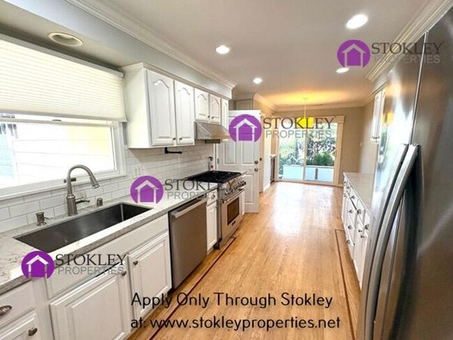 Building Photo - 231 Ivy Dr