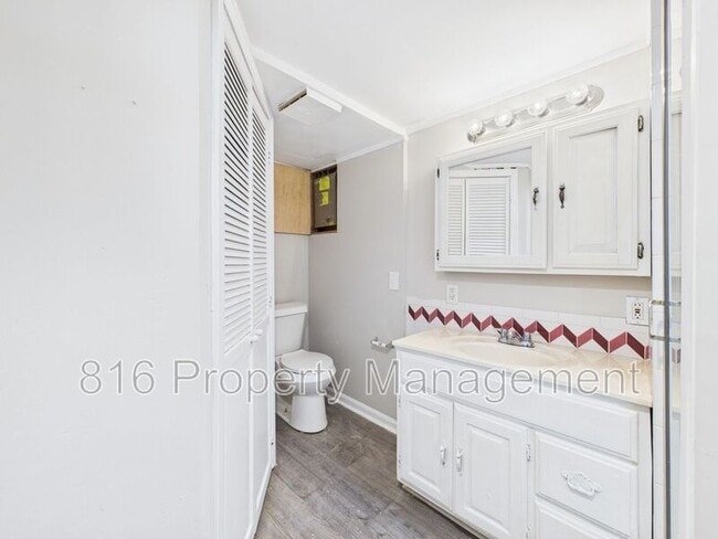 Building Photo - 6304 E 150th Terrace