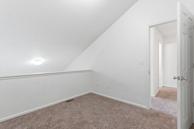 Building Photo - 802 Waterglen Dr
