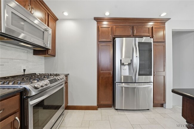 Building Photo - 151 Conant Dr