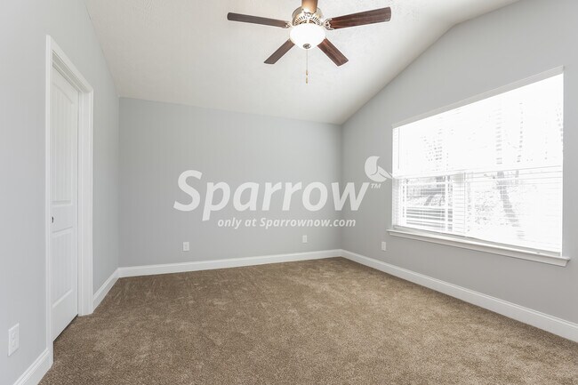 Building Photo - 263 Green Hills Dr