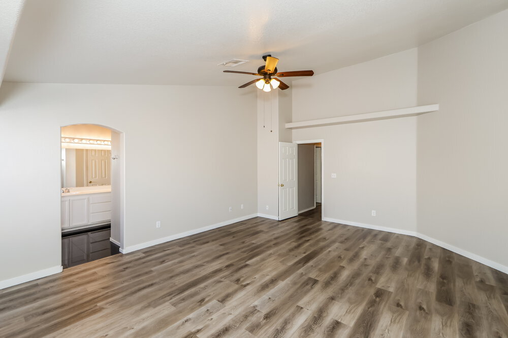 Building Photo - 6017 Ingenue Rd