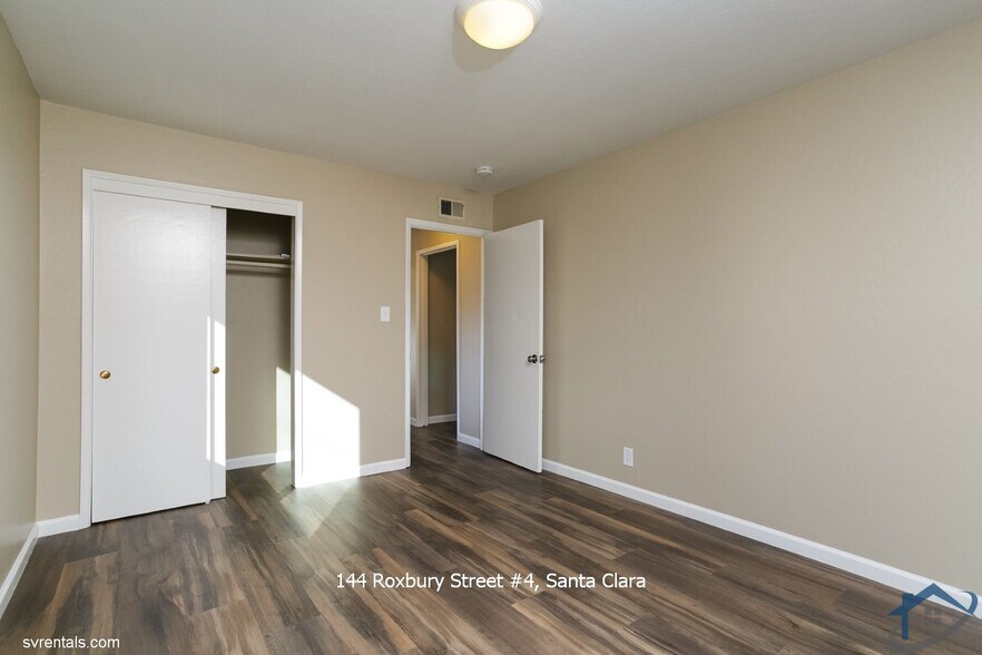 Building Photo - 144 Roxbury St