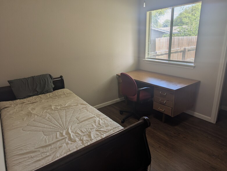 Bedroom/Office - 11530 Casa Alto St