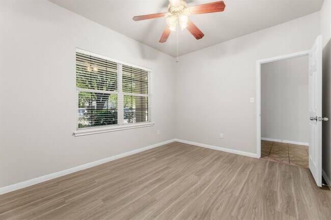 Building Photo - 1216 Willowbrook Dr