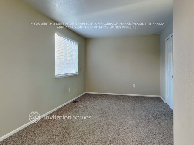 Building Photo - 4981 N Silverlace Dr