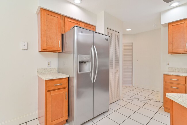 Building Photo - NOW AVAILABLE - First Floor Condo with 1 Car Garage in Eagle Ridge!