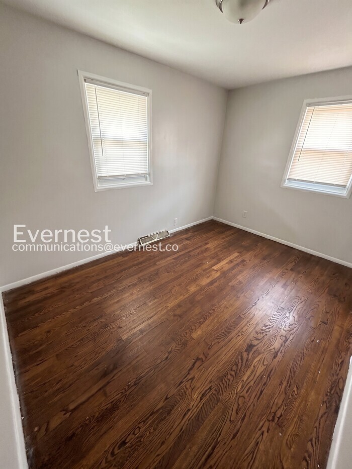 Building Photo - 1359 Cove Ln