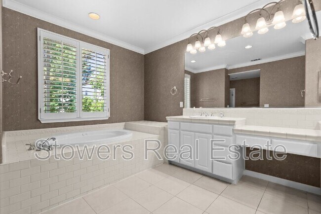 Building Photo - 1108 Bellingham Square