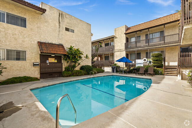 Pool - Woodman Apartments