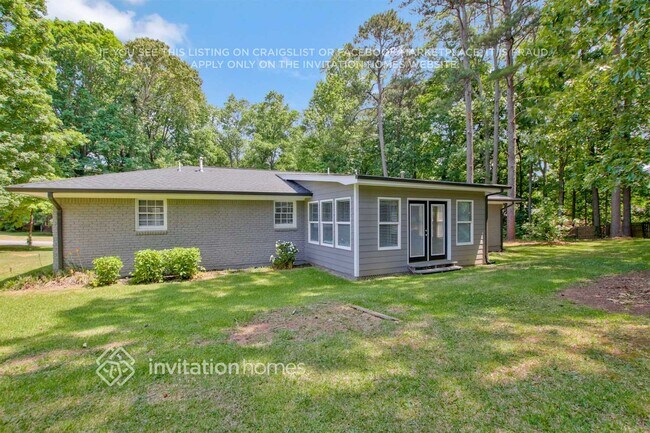 Building Photo - 1665 Elmwood Dr