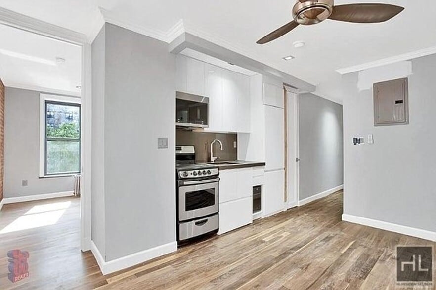 Building Photo - 2ND AVE.