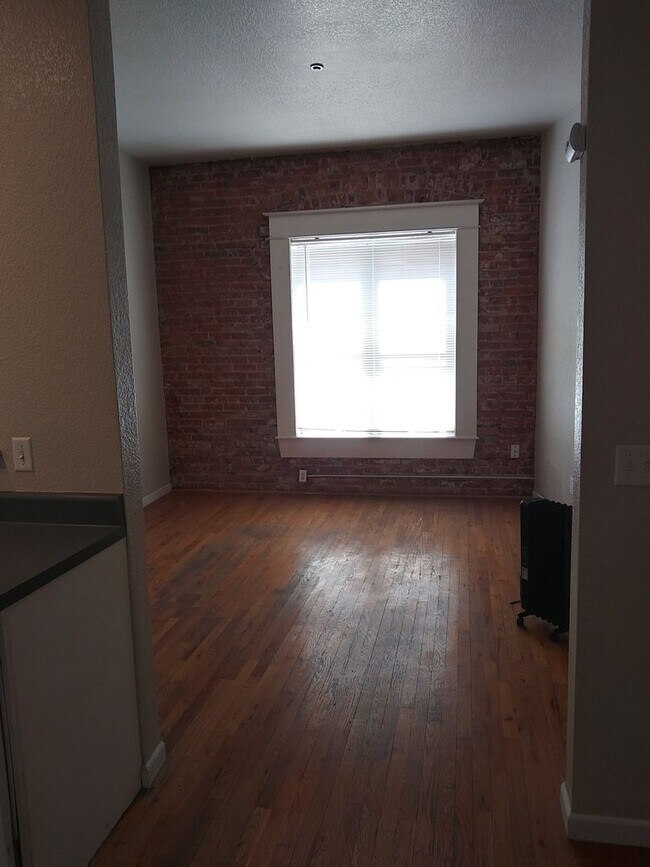 Building Photo - PRICED REDUCED!! Large windows and exposed...