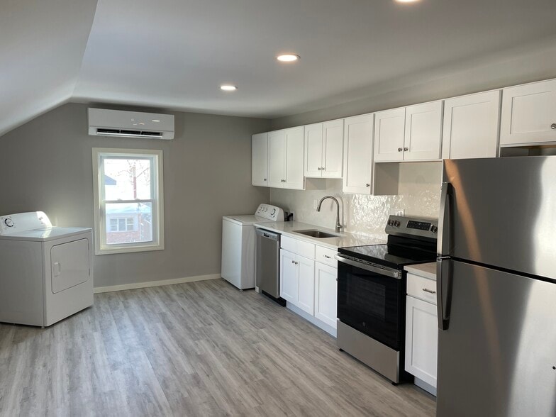 Building Photo - 38 Gerrard Ave