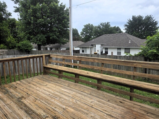 Building Photo - 714 Foxx Dr